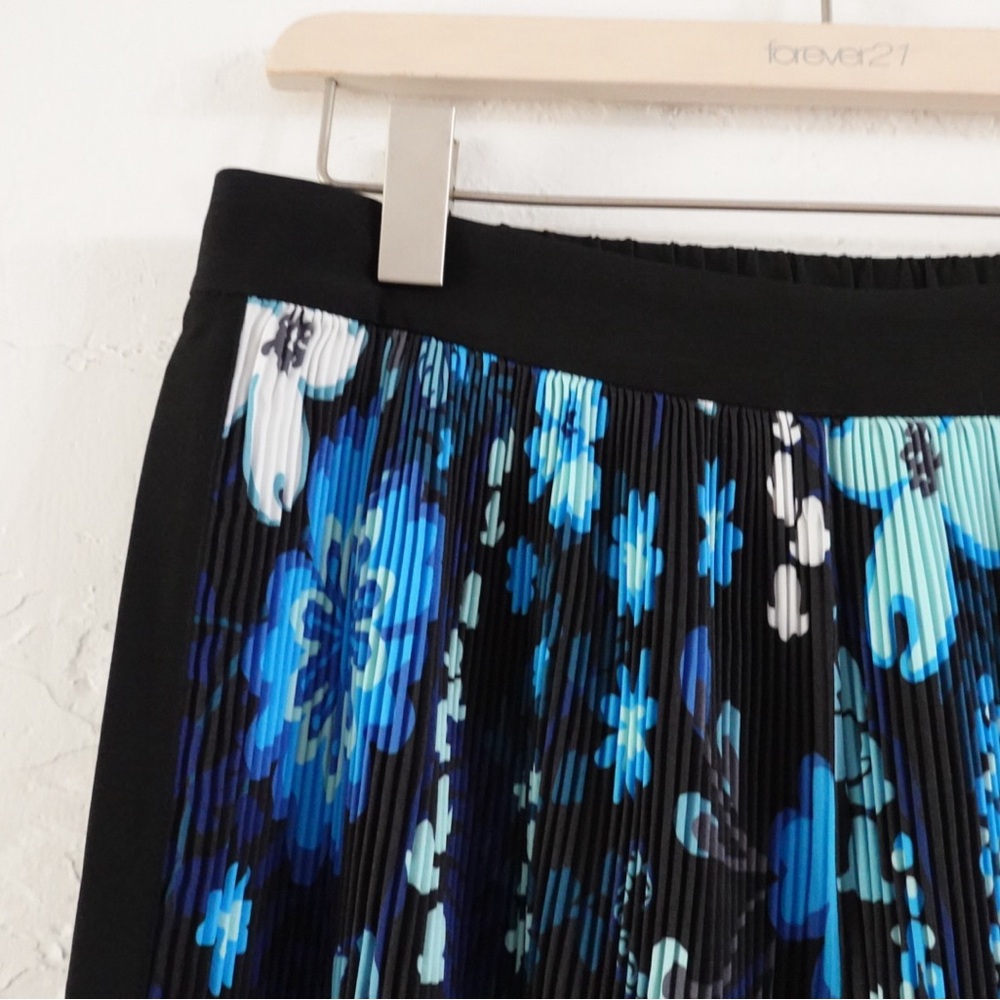 Lesley Evers Wide Leg Pleated Pants – Size‎ S, Blue Floral Print